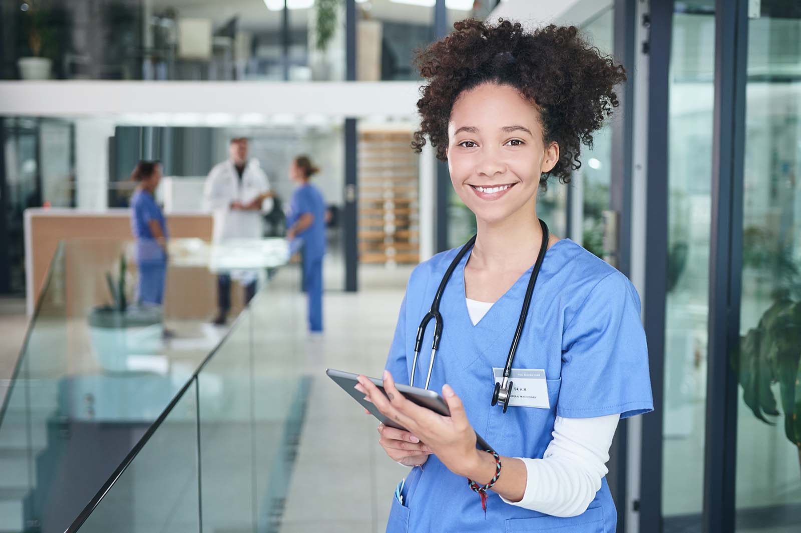 Pros, Cons & Benefits of Becoming a Medical Assistant