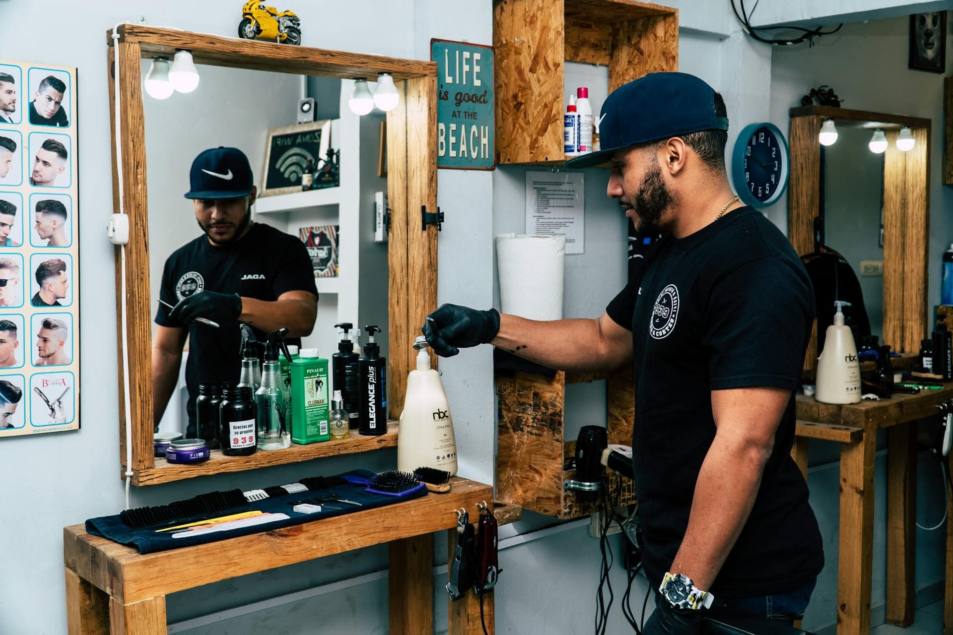 Cosmetologist vs Barber: What's the Difference?