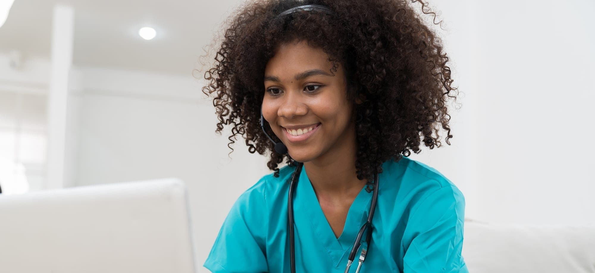 Should I Become a Medical Assistant or a Phlebotomist?