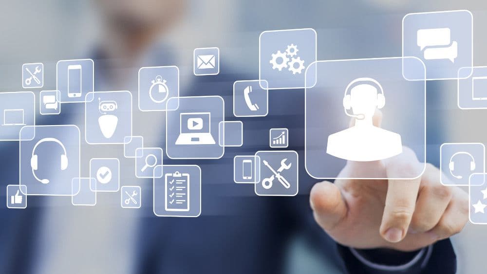 What You Need to Know to Become a Help Desk Specialist